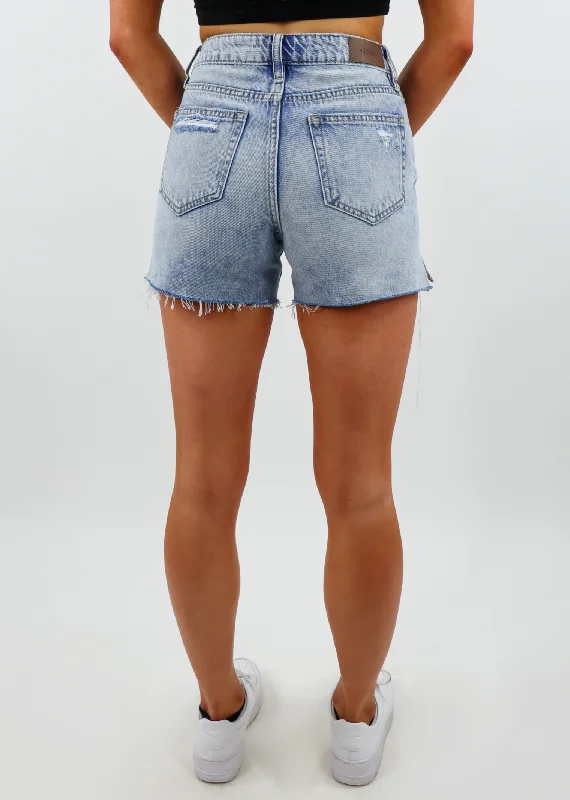 Zoey Bermuda Jean Shorts ★ Light Wash